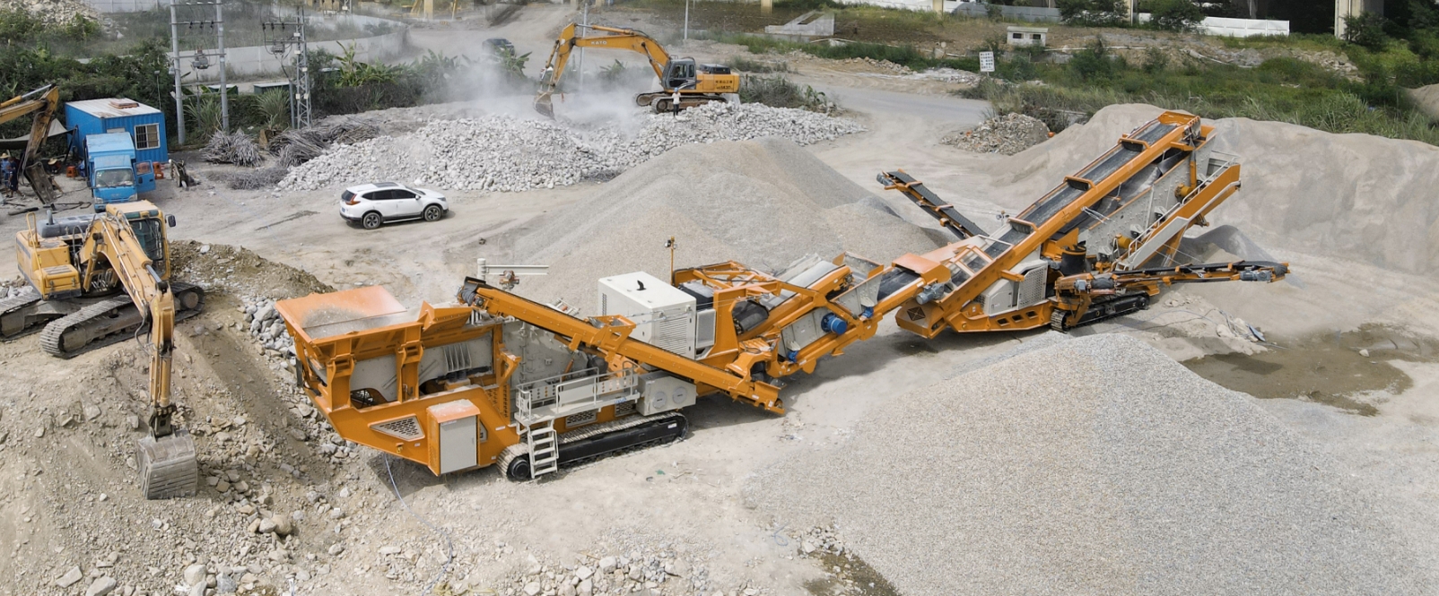 Mobile type crawler gravel crushing plant for sale Aimix
